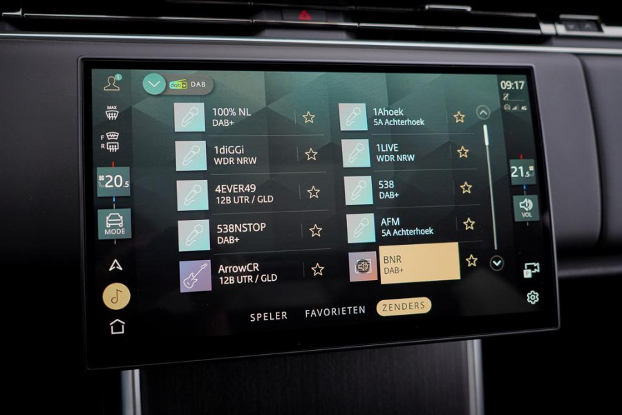 Land Rover Range Rover 3.0 P460e HSE PHEV / Batumi Gold / Towing Pack / Pano / NL Auto / 4Wiel sturing