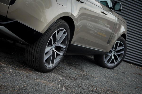 Land Rover Range Rover 3.0 P460e HSE PHEV / Batumi Gold / Towing Pack / Pano / NL Auto / 4Wiel sturing