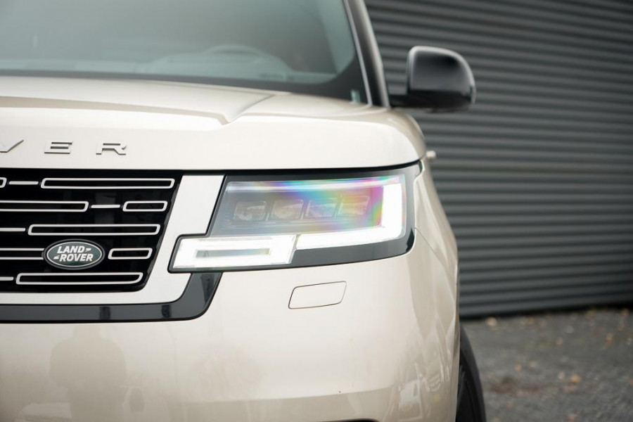 Land Rover Range Rover 3.0 P460e HSE PHEV / Batumi Gold / Towing Pack / Pano / NL Auto / 4Wiel sturing