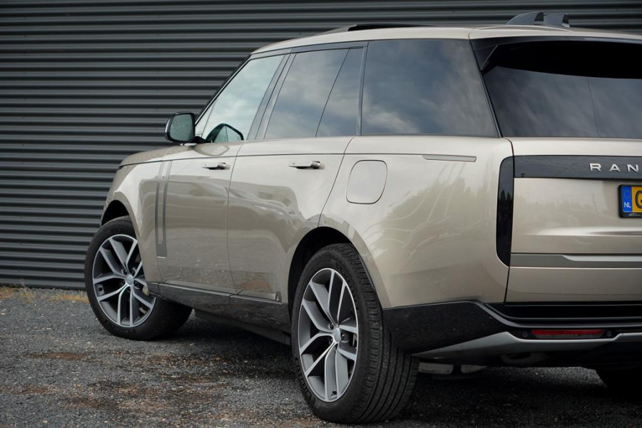 Land Rover Range Rover 3.0 P460e HSE PHEV / Batumi Gold / Towing Pack / Pano / NL Auto / 4Wiel sturing