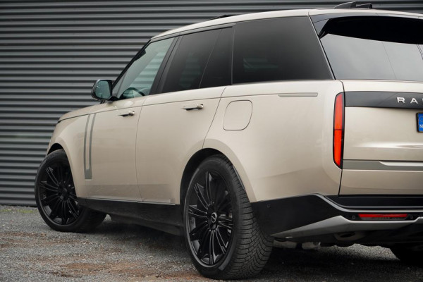 Land Rover Range Rover 3.0 P460e HSE PHEV / Batumi Gold / Towing Pack / Pano / NL Auto / 4Wiel sturing