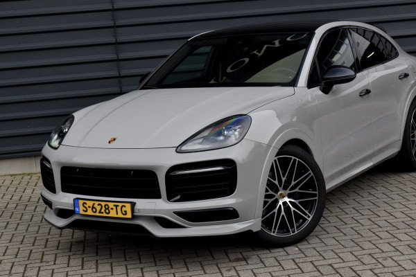 Porsche Cayenne Coupé 3.0 E-Hybrid 462pk Platinum Edition Techart *Krijt* | Pano | 22'' Wielen | Trekhaak | Massage | Stoelventilatie | Bose | Head-Up | Luchtvering |
