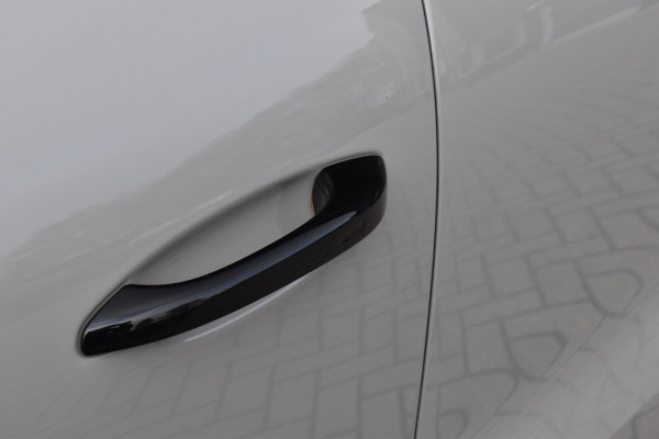 Porsche Cayenne Coupé 3.0 E-Hybrid 462pk Platinum Edition Techart *Krijt* | Pano | 22'' Wielen | Trekhaak | Massage | Stoelventilatie | Bose | Head-Up | Luchtvering |