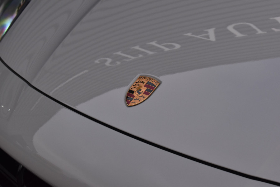 Porsche Cayenne Coupé 3.0 E-Hybrid 462pk Platinum Edition Techart *Krijt* | Pano | 22'' Wielen | Trekhaak | Massage | Stoelventilatie | Bose | Head-Up | Luchtvering |