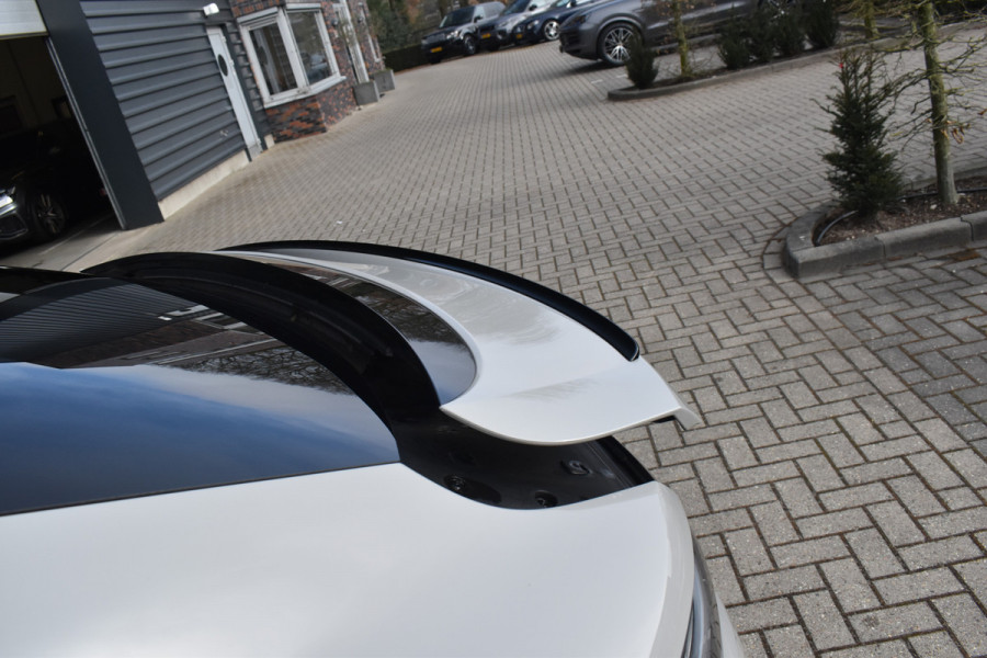 Porsche Cayenne Coupé 3.0 E-Hybrid 462pk Platinum Edition Techart *Krijt* | Pano | 22'' Wielen | Trekhaak | Massage | Stoelventilatie | Bose | Head-Up | Luchtvering |