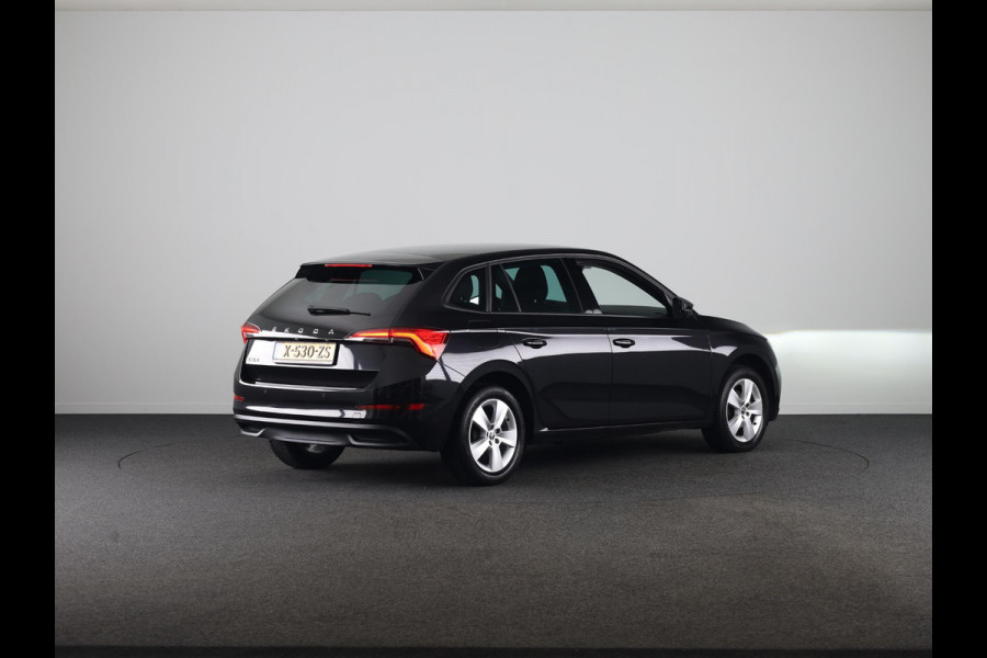 Škoda SCALA 1.0 TSI Ambition 110pk | Panoramadak | Parkeersensoren achter | Full Led koplampen | 16 inch Lichtmetalen velgen