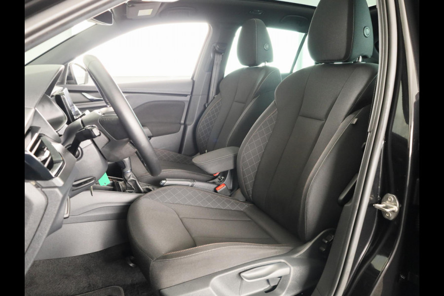 Škoda SCALA 1.0 TSI Ambition 110pk | Panoramadak | Parkeersensoren achter | Full Led koplampen | 16 inch Lichtmetalen velgen