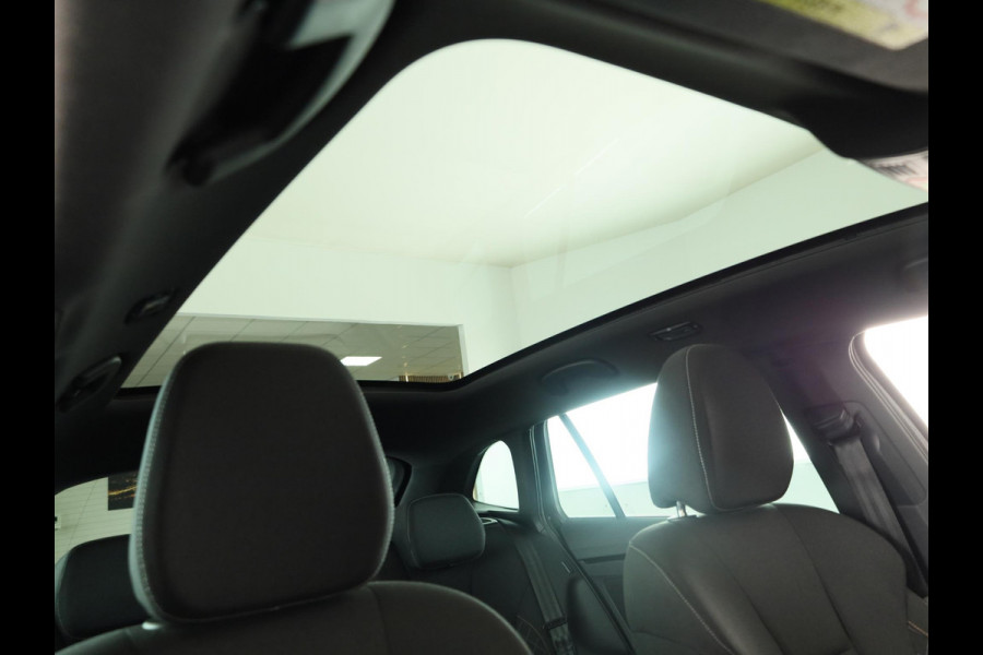 Škoda SCALA 1.0 TSI Ambition 110pk | Panoramadak | Parkeersensoren achter | Full Led koplampen | 16 inch Lichtmetalen velgen