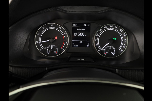 Škoda SCALA 1.0 TSI Ambition 110pk | Panoramadak | Parkeersensoren achter | Full Led koplampen | 16 inch Lichtmetalen velgen