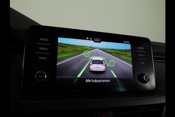 Škoda SCALA 1.0 TSI Ambition 110pk | Panoramadak | Parkeersensoren achter | Full Led koplampen | 16 inch Lichtmetalen velgen