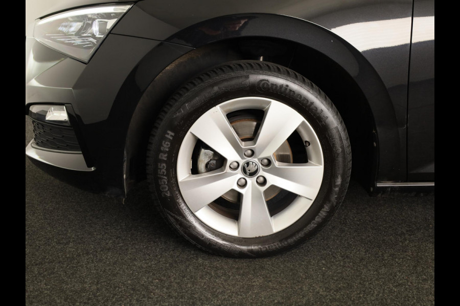 Škoda SCALA 1.0 TSI Ambition 110pk | Panoramadak | Parkeersensoren achter | Full Led koplampen | 16 inch Lichtmetalen velgen