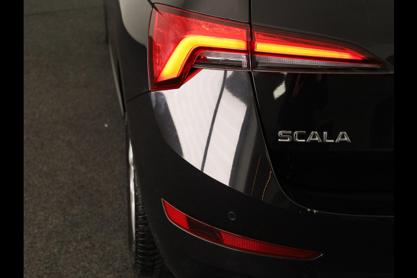 Škoda SCALA 1.0 TSI Ambition 110pk | Panoramadak | Parkeersensoren achter | Full Led koplampen | 16 inch Lichtmetalen velgen