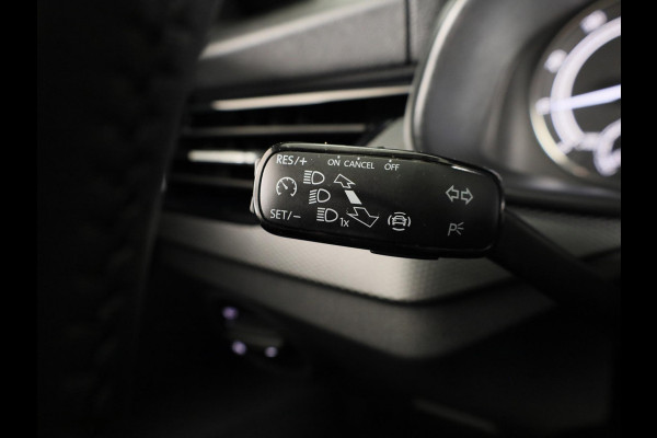 Škoda SCALA 1.0 TSI Ambition 110pk | Panoramadak | Parkeersensoren achter | Full Led koplampen | 16 inch Lichtmetalen velgen