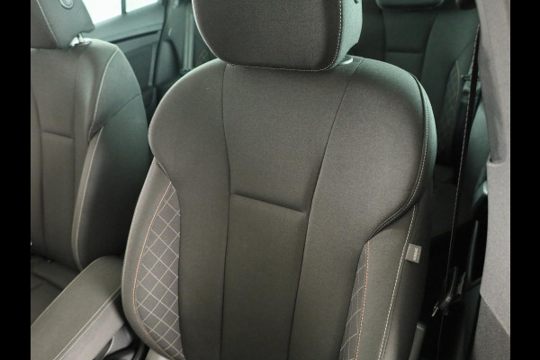 Škoda SCALA 1.0 TSI Ambition 110pk | Panoramadak | Parkeersensoren achter | Full Led koplampen | 16 inch Lichtmetalen velgen