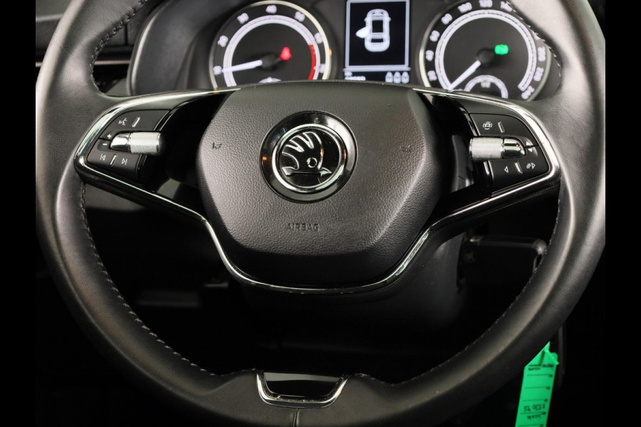 Škoda SCALA 1.0 TSI Ambition 110pk | Panoramadak | Parkeersensoren achter | Full Led koplampen | 16 inch Lichtmetalen velgen