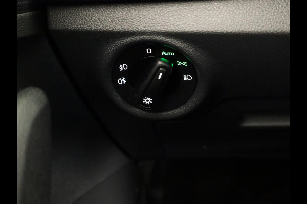 Škoda SCALA 1.0 TSI Ambition 110pk | Panoramadak | Parkeersensoren achter | Full Led koplampen | 16 inch Lichtmetalen velgen