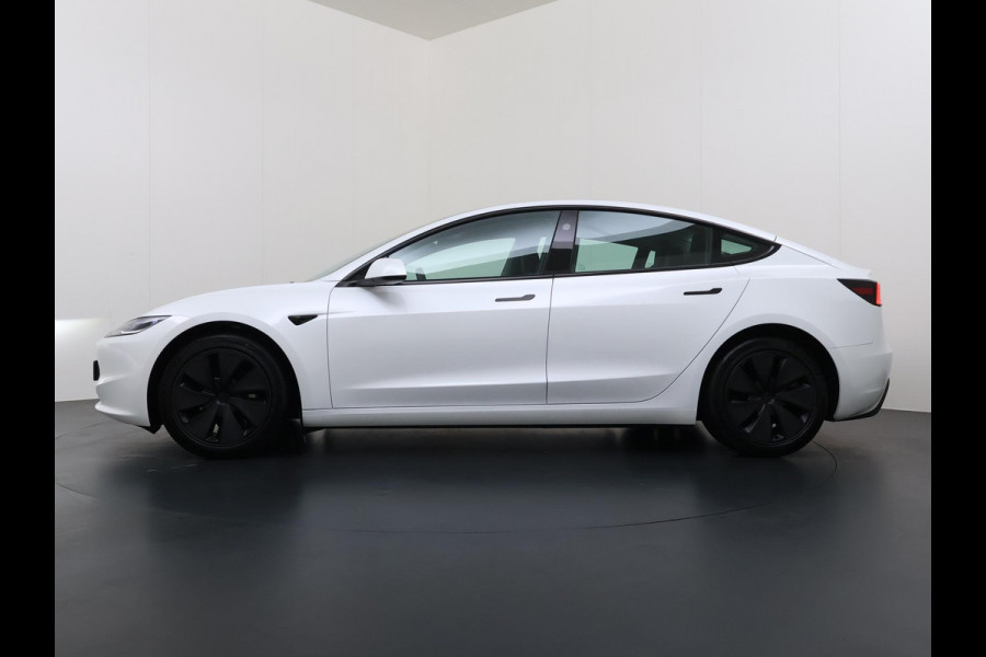 Tesla Model 3 Premium Long Range AWD 78 kWh VAN €42.900,- NU VOOR SLECHTS €39.440,- Uw LENTEVOORDEEL €3.460,- |ORGINELE AFN. TREKHAAK TESLA| AUTOPILOT| STOELVENTILATIE + VERWARMING| VOLLEDIGE TESLA GARANTIE T/M 01/2028 OF 80.000KM| DE HOOGVOLTACCU EN AANDRIJFLIJN TOT 2032 of 192.000KM |