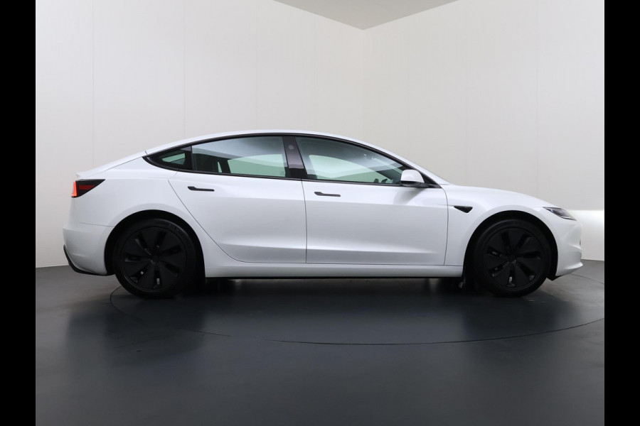 Tesla Model 3 Premium Long Range AWD 78 kWh VAN €42.900,- NU VOOR SLECHTS €39.440,- Uw LENTEVOORDEEL €3.460,- |ORGINELE AFN. TREKHAAK TESLA| AUTOPILOT| STOELVENTILATIE + VERWARMING| VOLLEDIGE TESLA GARANTIE T/M 01/2028 OF 80.000KM| DE HOOGVOLTACCU EN AANDRIJFLIJN TOT 2032 of 192.000KM |