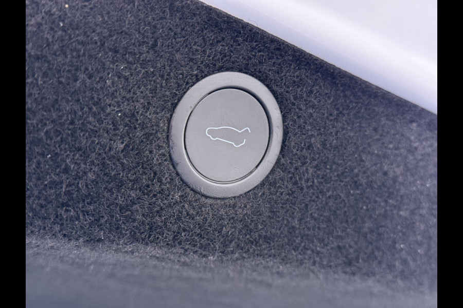 Tesla Model 3 Premium Long Range AWD 78 kWh VAN €42.900,- NU VOOR SLECHTS €39.440,- Uw LENTEVOORDEEL €3.460,- |ORGINELE AFN. TREKHAAK TESLA| AUTOPILOT| STOELVENTILATIE + VERWARMING| VOLLEDIGE TESLA GARANTIE T/M 01/2028 OF 80.000KM| DE HOOGVOLTACCU EN AANDRIJFLIJN TOT 2032 of 192.000KM |