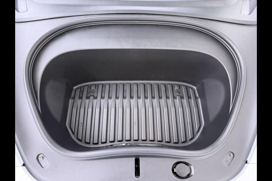 Tesla Model 3 Premium Long Range AWD 78 kWh VAN €42.900,- NU VOOR SLECHTS €39.440,- Uw LENTEVOORDEEL €3.460,- |ORGINELE AFN. TREKHAAK TESLA| AUTOPILOT| STOELVENTILATIE + VERWARMING| VOLLEDIGE TESLA GARANTIE T/M 01/2028 OF 80.000KM| DE HOOGVOLTACCU EN AANDRIJFLIJN TOT 2032 of 192.000KM |