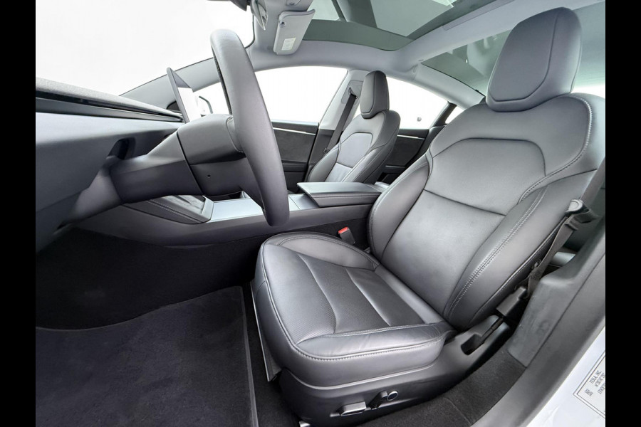 Tesla Model 3 Premium Long Range AWD 78 kWh VAN €42.900,- NU VOOR SLECHTS €39.440,- Uw LENTEVOORDEEL €3.460,- |ORGINELE AFN. TREKHAAK TESLA| AUTOPILOT| STOELVENTILATIE + VERWARMING| VOLLEDIGE TESLA GARANTIE T/M 01/2028 OF 80.000KM| DE HOOGVOLTACCU EN AANDRIJFLIJN TOT 2032 of 192.000KM |