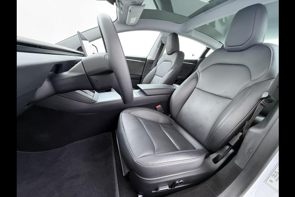 Tesla Model 3 Premium Long Range AWD 78 kWh VAN €42.900,- NU VOOR SLECHTS €39.440,- Uw LENTEVOORDEEL €3.460,- |ORGINELE AFN. TREKHAAK TESLA| AUTOPILOT| STOELVENTILATIE + VERWARMING| VOLLEDIGE TESLA GARANTIE T/M 01/2028 OF 80.000KM| DE HOOGVOLTACCU EN AANDRIJFLIJN TOT 2032 of 192.000KM |