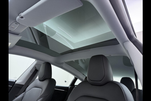 Tesla Model 3 Premium Long Range AWD 78 kWh VAN €42.900,- NU VOOR SLECHTS €39.440,- Uw LENTEVOORDEEL €3.460,- |ORGINELE AFN. TREKHAAK TESLA| AUTOPILOT| STOELVENTILATIE + VERWARMING| VOLLEDIGE TESLA GARANTIE T/M 01/2028 OF 80.000KM| DE HOOGVOLTACCU EN AANDRIJFLIJN TOT 2032 of 192.000KM |