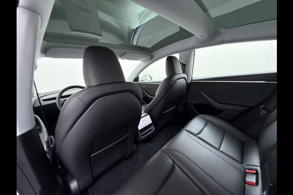 Tesla Model 3 Premium Long Range AWD 78 kWh VAN €42.900,- NU VOOR SLECHTS €39.440,- Uw LENTEVOORDEEL €3.460,- |ORGINELE AFN. TREKHAAK TESLA| AUTOPILOT| STOELVENTILATIE + VERWARMING| VOLLEDIGE TESLA GARANTIE T/M 01/2028 OF 80.000KM| DE HOOGVOLTACCU EN AANDRIJFLIJN TOT 2032 of 192.000KM |