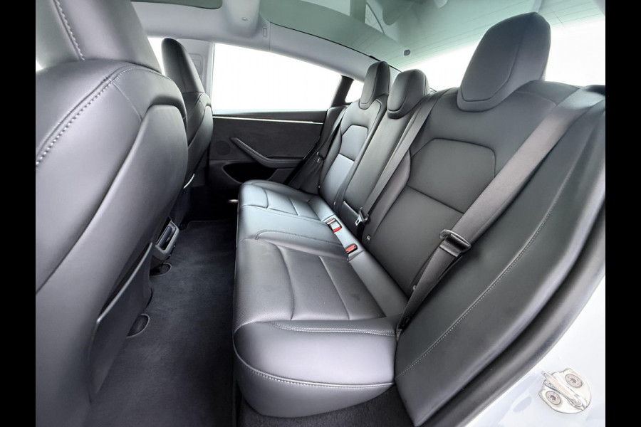 Tesla Model 3 Premium Long Range AWD 78 kWh VAN €42.900,- NU VOOR SLECHTS €39.440,- Uw LENTEVOORDEEL €3.460,- |ORGINELE AFN. TREKHAAK TESLA| AUTOPILOT| STOELVENTILATIE + VERWARMING| VOLLEDIGE TESLA GARANTIE T/M 01/2028 OF 80.000KM| DE HOOGVOLTACCU EN AANDRIJFLIJN TOT 2032 of 192.000KM |