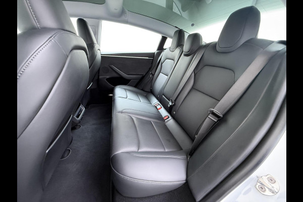 Tesla Model 3 Premium Long Range AWD 78 kWh VAN €42.900,- NU VOOR SLECHTS €39.440,- Uw LENTEVOORDEEL €3.460,- |ORGINELE AFN. TREKHAAK TESLA| AUTOPILOT| STOELVENTILATIE + VERWARMING| VOLLEDIGE TESLA GARANTIE T/M 01/2028 OF 80.000KM| DE HOOGVOLTACCU EN AANDRIJFLIJN TOT 2032 of 192.000KM |