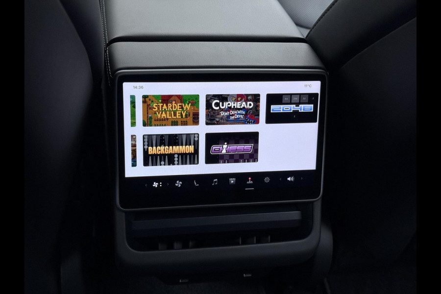 Tesla Model 3 Premium Long Range AWD 78 kWh VAN €42.900,- NU VOOR SLECHTS €39.440,- Uw LENTEVOORDEEL €3.460,- |ORGINELE AFN. TREKHAAK TESLA| AUTOPILOT| STOELVENTILATIE + VERWARMING| VOLLEDIGE TESLA GARANTIE T/M 01/2028 OF 80.000KM| DE HOOGVOLTACCU EN AANDRIJFLIJN TOT 2032 of 192.000KM |