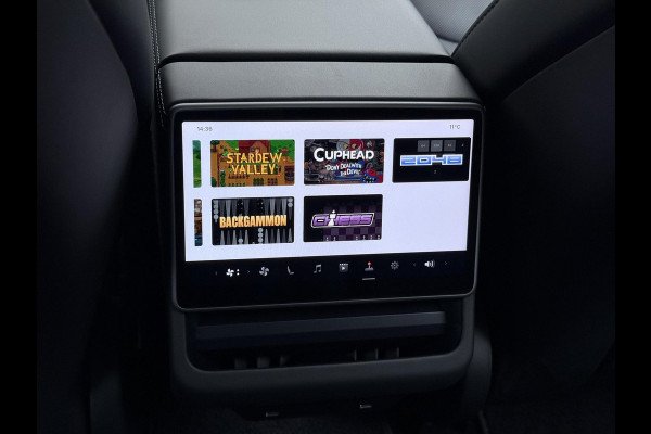 Tesla Model 3 Premium Long Range AWD 78 kWh VAN €42.900,- NU VOOR SLECHTS €39.440,- Uw LENTEVOORDEEL €3.460,- |ORGINELE AFN. TREKHAAK TESLA| AUTOPILOT| STOELVENTILATIE + VERWARMING| VOLLEDIGE TESLA GARANTIE T/M 01/2028 OF 80.000KM| DE HOOGVOLTACCU EN AANDRIJFLIJN TOT 2032 of 192.000KM |