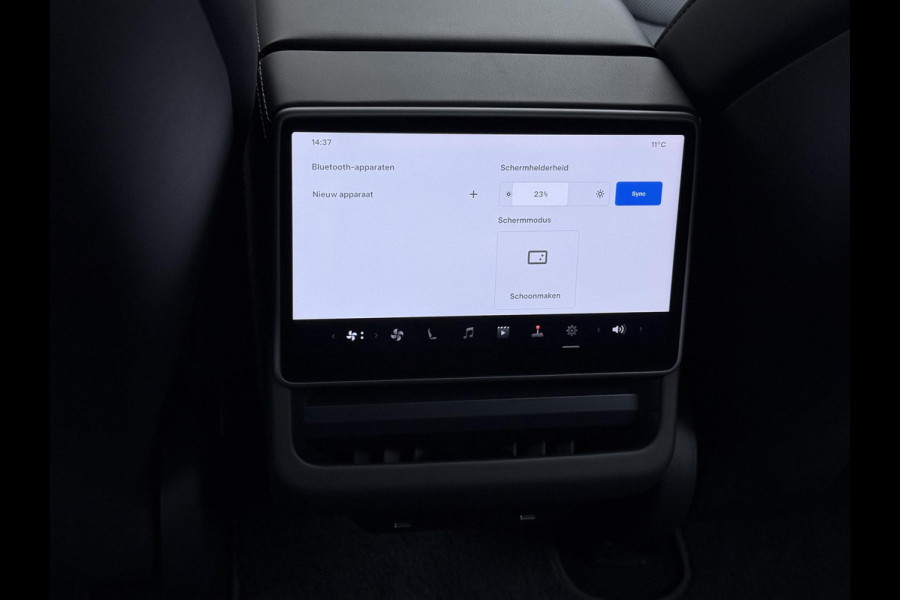 Tesla Model 3 Premium Long Range AWD 78 kWh VAN €42.900,- NU VOOR SLECHTS €39.440,- Uw LENTEVOORDEEL €3.460,- |ORGINELE AFN. TREKHAAK TESLA| AUTOPILOT| STOELVENTILATIE + VERWARMING| VOLLEDIGE TESLA GARANTIE T/M 01/2028 OF 80.000KM| DE HOOGVOLTACCU EN AANDRIJFLIJN TOT 2032 of 192.000KM |