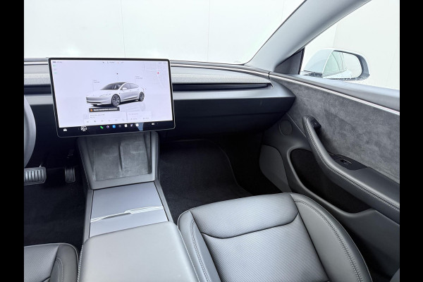 Tesla Model 3 Premium Long Range AWD 78 kWh VAN €42.900,- NU VOOR SLECHTS €39.440,- Uw LENTEVOORDEEL €3.460,- |ORGINELE AFN. TREKHAAK TESLA| AUTOPILOT| STOELVENTILATIE + VERWARMING| VOLLEDIGE TESLA GARANTIE T/M 01/2028 OF 80.000KM| DE HOOGVOLTACCU EN AANDRIJFLIJN TOT 2032 of 192.000KM |
