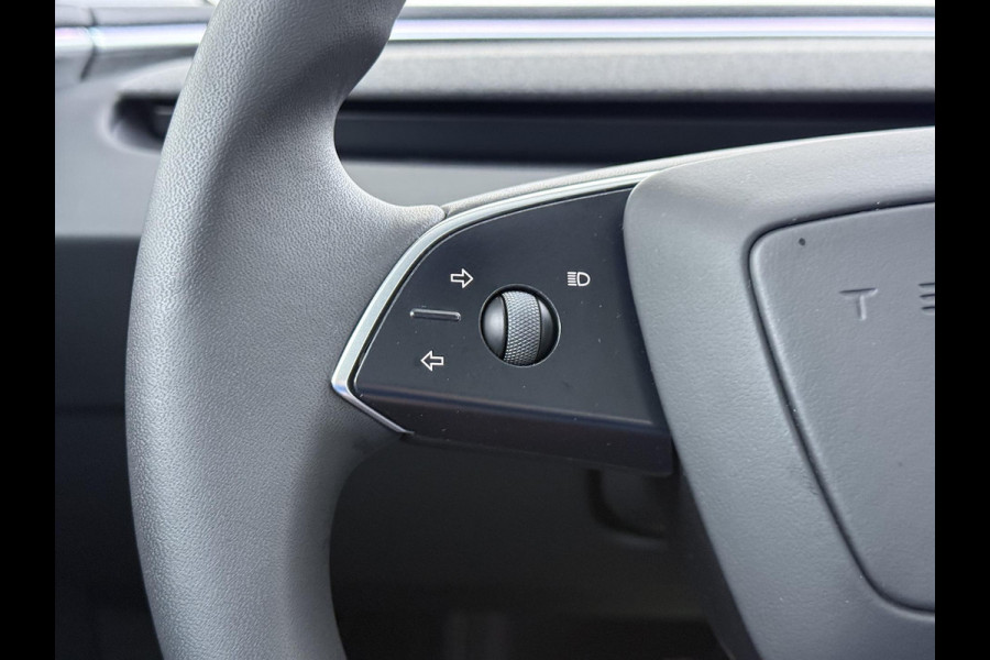 Tesla Model 3 Premium Long Range AWD 78 kWh VAN €42.900,- NU VOOR SLECHTS €39.440,- Uw LENTEVOORDEEL €3.460,- |ORGINELE AFN. TREKHAAK TESLA| AUTOPILOT| STOELVENTILATIE + VERWARMING| VOLLEDIGE TESLA GARANTIE T/M 01/2028 OF 80.000KM| DE HOOGVOLTACCU EN AANDRIJFLIJN TOT 2032 of 192.000KM |