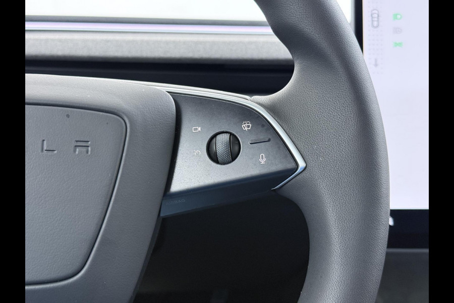 Tesla Model 3 Premium Long Range AWD 78 kWh VAN €42.900,- NU VOOR SLECHTS €39.440,- Uw LENTEVOORDEEL €3.460,- |ORGINELE AFN. TREKHAAK TESLA| AUTOPILOT| STOELVENTILATIE + VERWARMING| VOLLEDIGE TESLA GARANTIE T/M 01/2028 OF 80.000KM| DE HOOGVOLTACCU EN AANDRIJFLIJN TOT 2032 of 192.000KM |