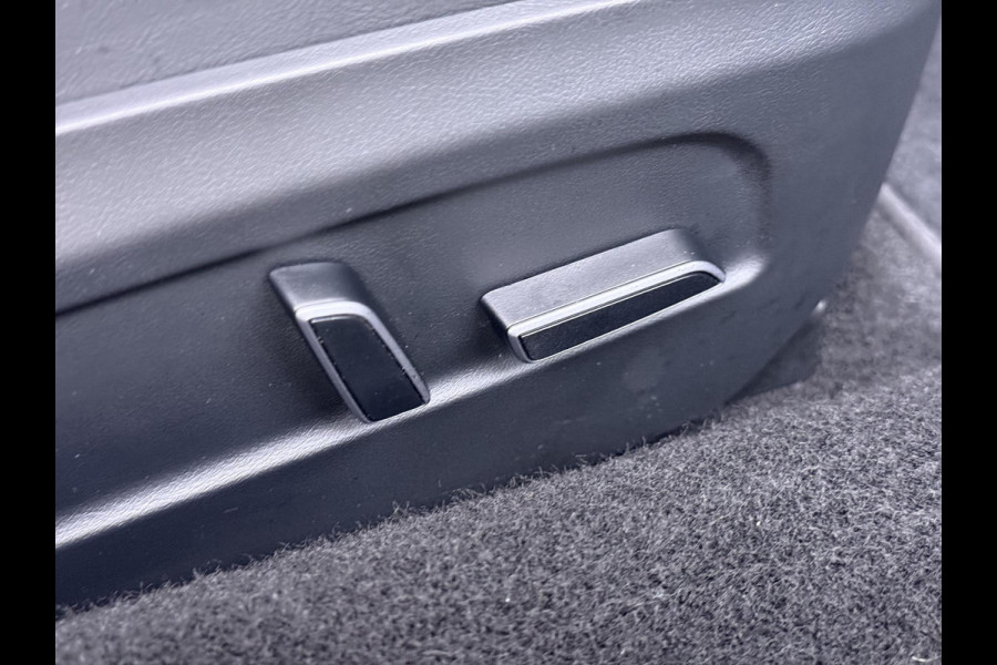 Tesla Model 3 Premium Long Range AWD 78 kWh VAN €42.900,- NU VOOR SLECHTS €39.440,- Uw LENTEVOORDEEL €3.460,- |ORGINELE AFN. TREKHAAK TESLA| AUTOPILOT| STOELVENTILATIE + VERWARMING| VOLLEDIGE TESLA GARANTIE T/M 01/2028 OF 80.000KM| DE HOOGVOLTACCU EN AANDRIJFLIJN TOT 2032 of 192.000KM |