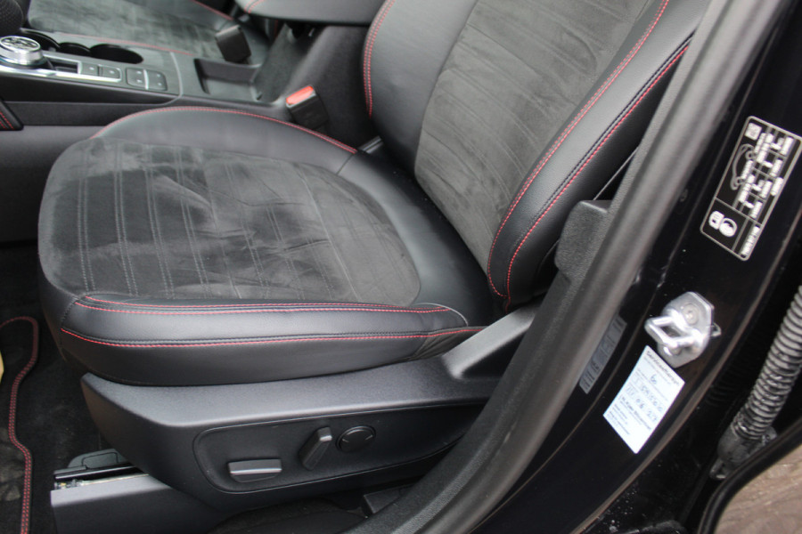 Ford Kuga 2.5 PHEV ST-Line X , 1500kg Trekgewicht Hybride rijden voor een reële prijs ! Adaptive Cruise Control, Stoel-, stuur- en voorraamverwarming, Climate Control, Metallic lak, Camera v+a, Elektr. achterklep, Side- en lane assist etc.