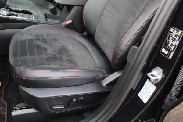 Ford Kuga 2.5 PHEV ST-Line X , 1500kg Trekgewicht Hybride rijden voor een reële prijs ! Adaptive Cruise Control, Stoel-, stuur- en voorraamverwarming, Climate Control, Metallic lak, Camera v+a, Elektr. achterklep, Side- en lane assist etc.