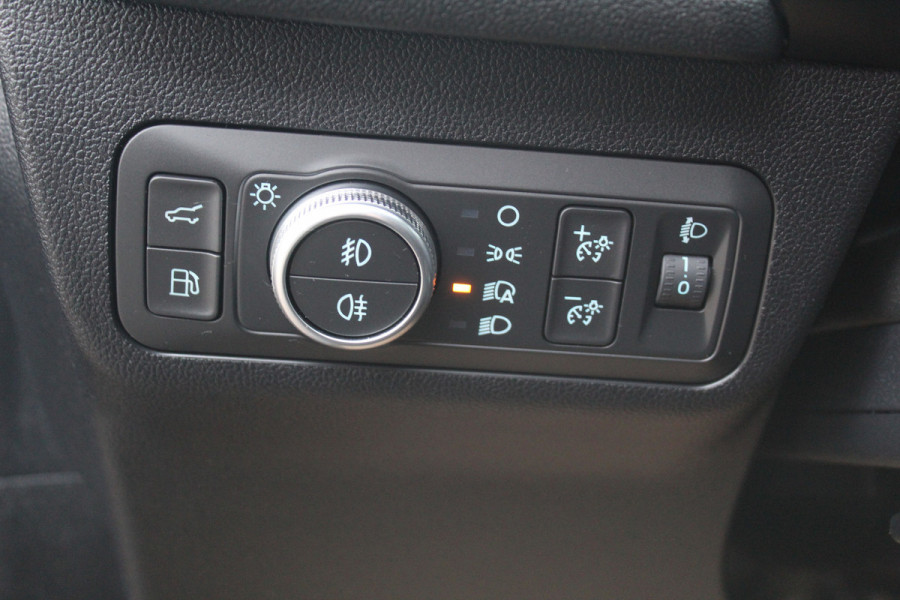 Ford Kuga 2.5 PHEV ST-Line X , 1500kg Trekgewicht Hybride rijden voor een reële prijs ! Adaptive Cruise Control, Stoel-, stuur- en voorraamverwarming, Climate Control, Metallic lak, Camera v+a, Elektr. achterklep, Side- en lane assist etc.