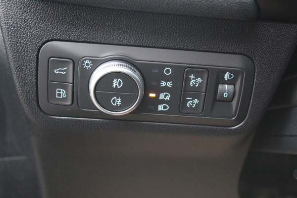 Ford Kuga 2.5 PHEV ST-Line X , 1500kg Trekgewicht Hybride rijden voor een reële prijs ! Adaptive Cruise Control, Stoel-, stuur- en voorraamverwarming, Climate Control, Metallic lak, Camera v+a, Elektr. achterklep, Side- en lane assist etc.