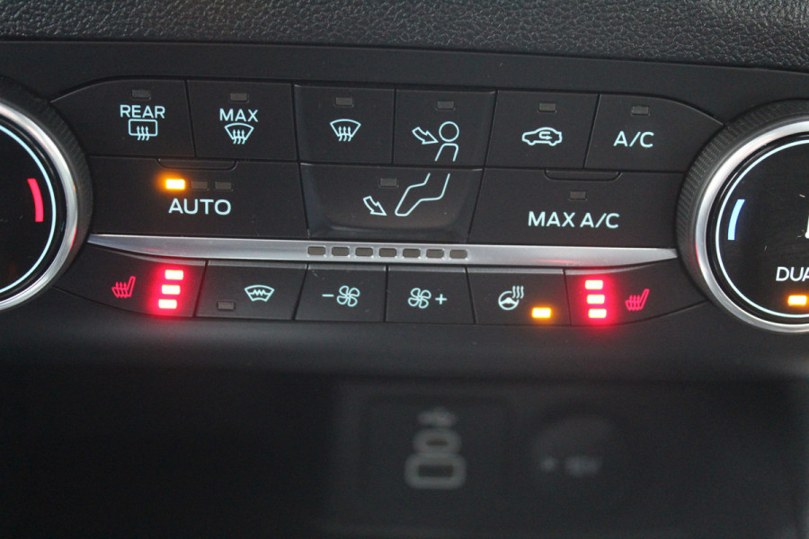 Ford Kuga 2.5 PHEV ST-Line X , 1500kg Trekgewicht Hybride rijden voor een reële prijs ! Adaptive Cruise Control, Stoel-, stuur- en voorraamverwarming, Climate Control, Metallic lak, Camera v+a, Elektr. achterklep, Side- en lane assist etc.