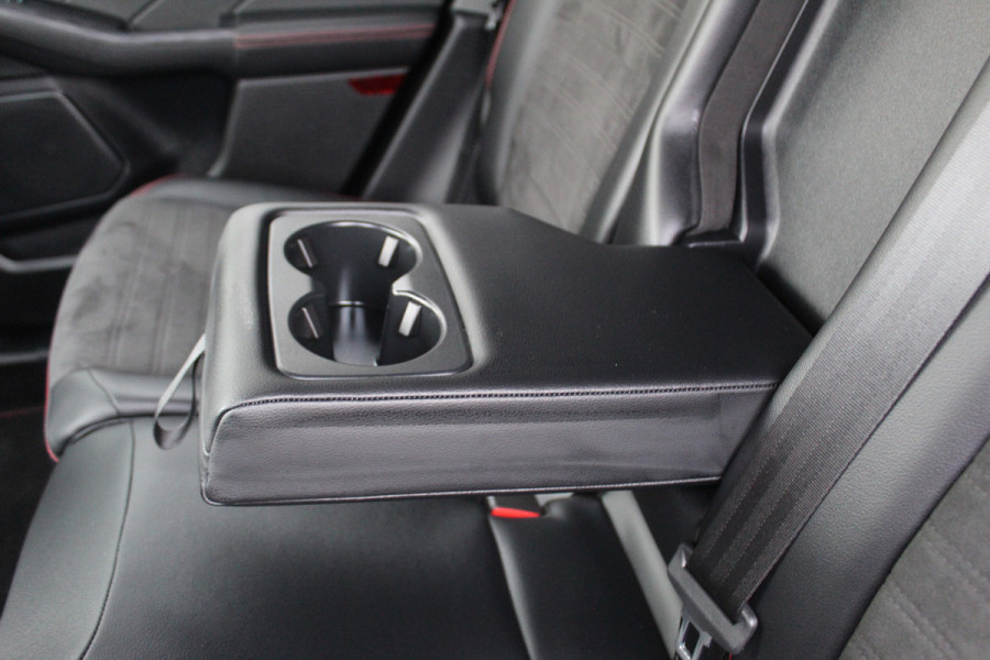 Ford Kuga 2.5 PHEV ST-Line X , 1500kg Trekgewicht Hybride rijden voor een reële prijs ! Adaptive Cruise Control, Stoel-, stuur- en voorraamverwarming, Climate Control, Metallic lak, Camera v+a, Elektr. achterklep, Side- en lane assist etc.