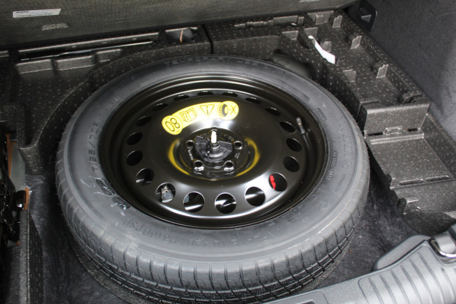 Ford Kuga 2.5 PHEV ST-Line X , 1500kg Trekgewicht Hybride rijden voor een reële prijs ! Adaptive Cruise Control, Stoel-, stuur- en voorraamverwarming, Climate Control, Metallic lak, Camera v+a, Elektr. achterklep, Side- en lane assist etc.