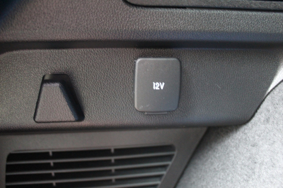 Ford Kuga 2.5 PHEV ST-Line X , 1500kg Trekgewicht Hybride rijden voor een reële prijs ! Adaptive Cruise Control, Stoel-, stuur- en voorraamverwarming, Climate Control, Metallic lak, Camera v+a, Elektr. achterklep, Side- en lane assist etc.