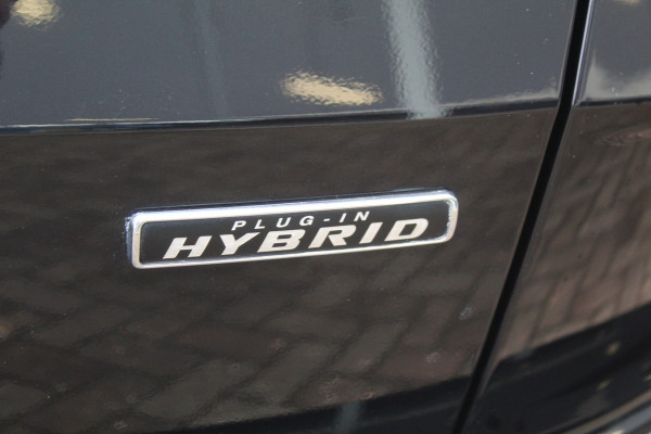 Ford Kuga 2.5 PHEV ST-Line X , 1500kg Trekgewicht Hybride rijden voor een reële prijs ! Adaptive Cruise Control, Stoel-, stuur- en voorraamverwarming, Climate Control, Metallic lak, Camera v+a, Elektr. achterklep, Side- en lane assist etc.