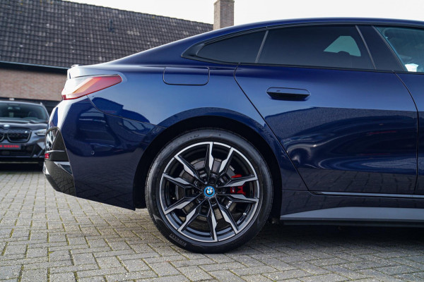 BMW i4 M50 High Executive 84 kWh | Schuifdak | BTW incl. | Harman/Kardon | Head up | Adaptieve cruise | Kuipstoelen | 360 cam |