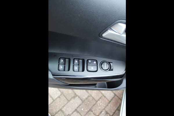 Kia Picanto 1.0-67pk DPi DynamicLine. Kwalitatief erg goed wagen voor jaren zorgeloos rijplezier! Airco, metallic lak, camera, cruise control, elektr. ramen v+a, Android auto/Apple carplay, DAB radio, USB aansl., LM wielen etc