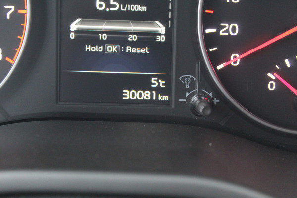 Kia Picanto 1.0-67pk DPi DynamicLine. Kwalitatief erg goed wagen voor jaren zorgeloos rijplezier! Airco, metallic lak, camera, cruise control, elektr. ramen v+a, Android auto/Apple carplay, DAB radio, USB aansl., LM wielen etc