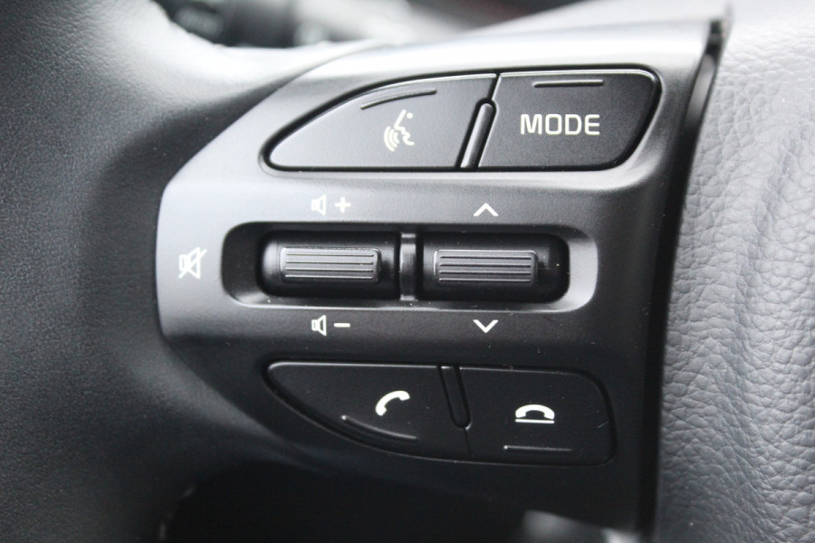 Kia Picanto 1.0-67pk DPi DynamicLine. Kwalitatief erg goed wagen voor jaren zorgeloos rijplezier! Airco, metallic lak, camera, cruise control, elektr. ramen v+a, Android auto/Apple carplay, DAB radio, USB aansl., LM wielen etc